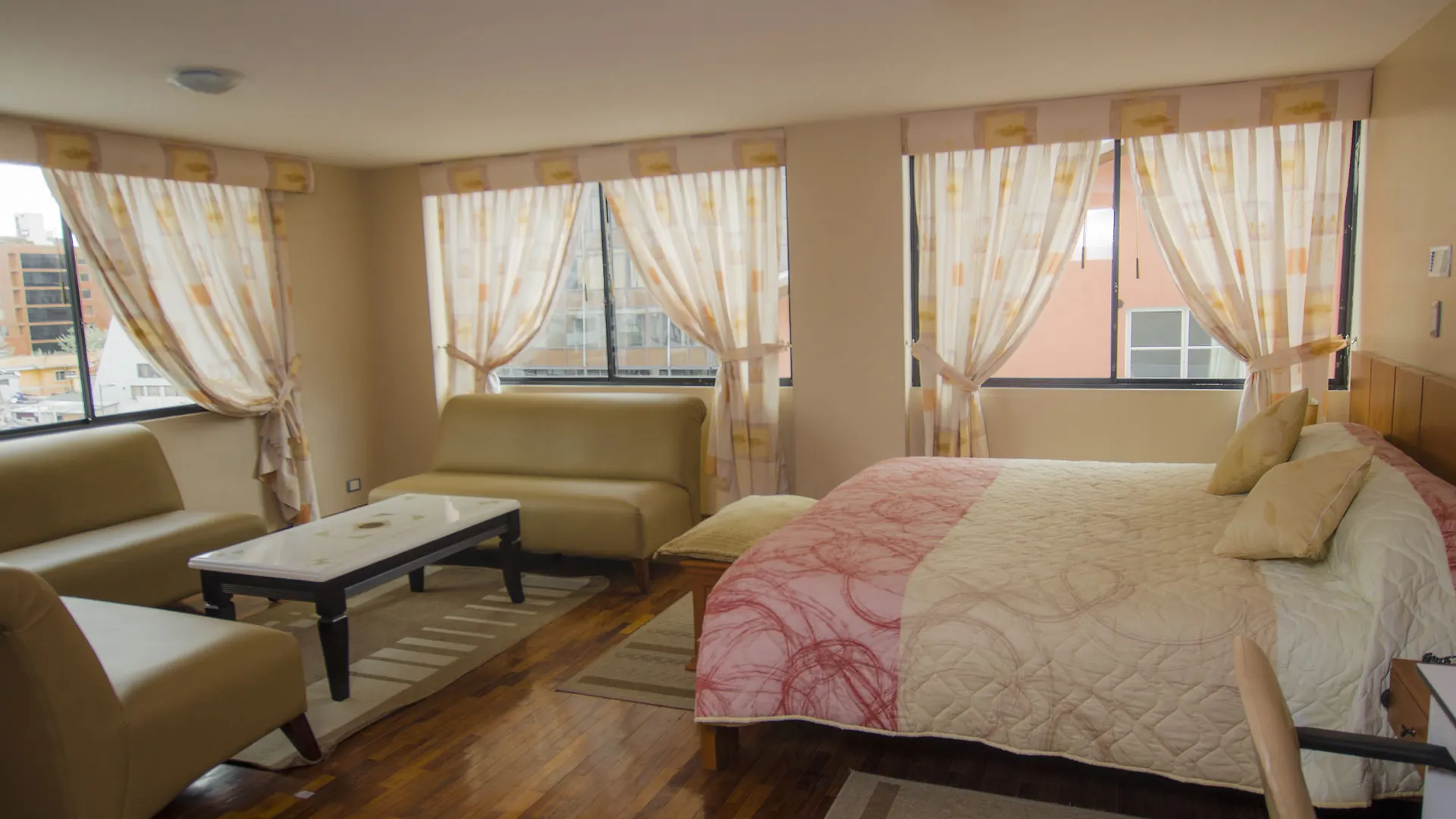 Hotel Carolina Montecarlo Quito
