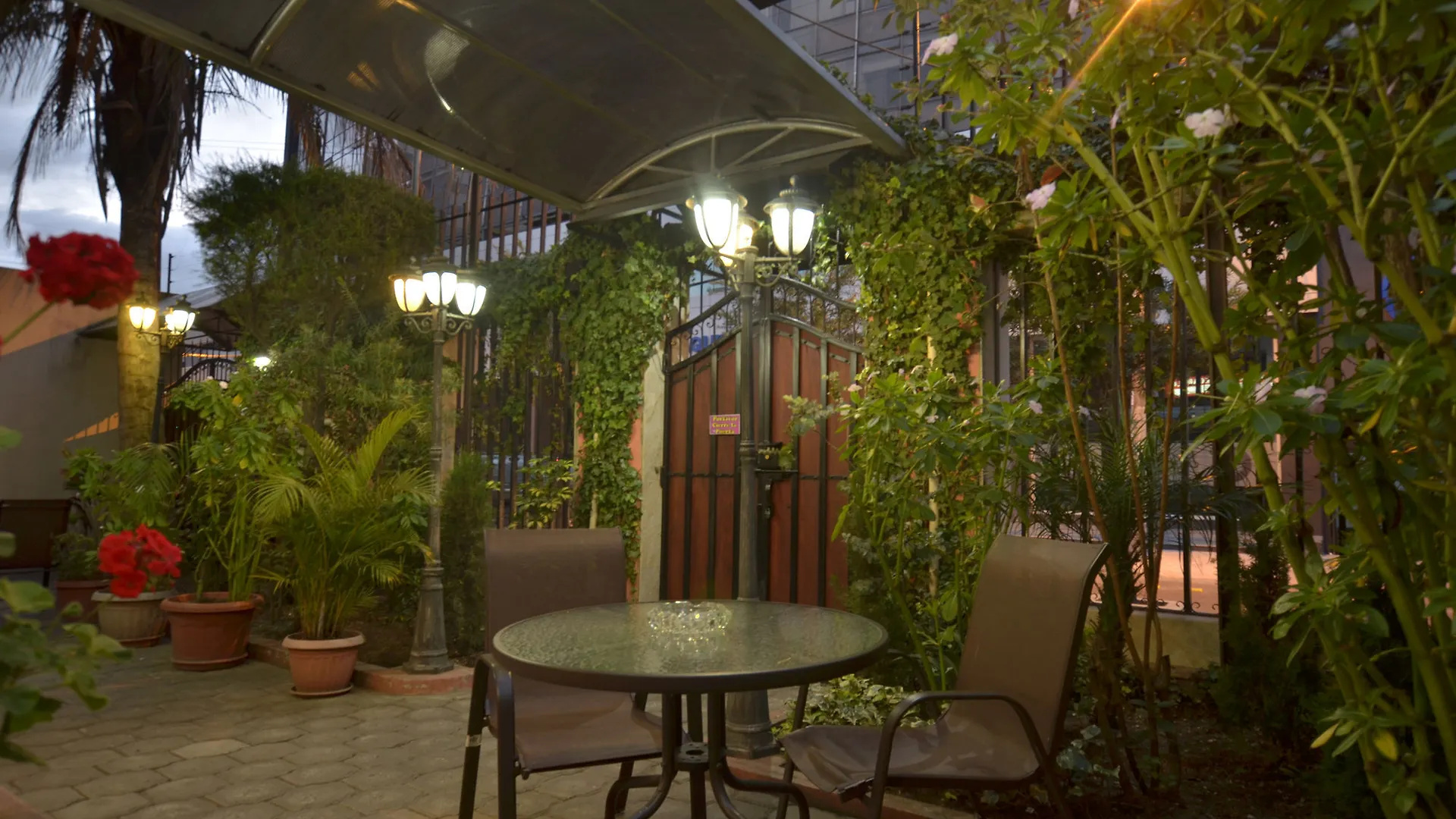 ***  Hotel Carolina Montecarlo Quito Equador